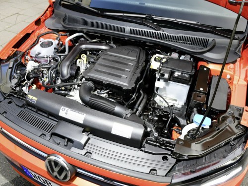 Характеристики автомобиля Volkswagen Polo 2.0 TSI DSG GTI (12.2017 - 06.2020): фото, вместимость, скорость, двигатель, топливо, масса, отзывы