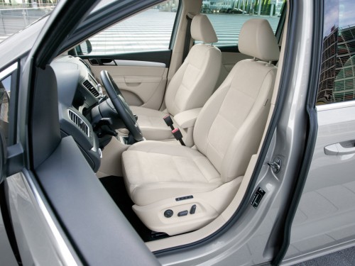 Характеристики автомобиля Volkswagen Sharan 1.4 TSI DSG BlueMotion Comfortline 5 seats (01.2013 - 05.2015): фото, вместимость, скорость, двигатель, топливо, масса, отзывы