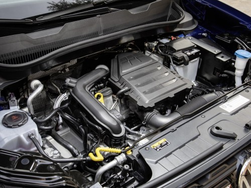 Характеристики автомобиля Volkswagen T-Cross 1.0 TSI DSG (04.2019 - 08.2020): фото, вместимость, скорость, двигатель, топливо, масса, отзывы