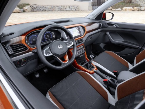 Характеристики автомобиля Volkswagen T-Cross 1.0 TSI MT Style (04.2019 - 08.2020): фото, вместимость, скорость, двигатель, топливо, масса, отзывы