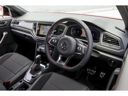 Характеристики автомобиля Volkswagen T-Roc 2.0 TDI R-Line (07.2020 - 04.2021): фото, вместимость, скорость, двигатель, топливо, масса, отзывы