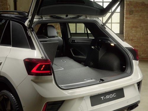 Характеристики автомобиля Volkswagen T-Roc 1.0 TSI MT Life (11.2020 - н.в.): фото, вместимость, скорость, двигатель, топливо, масса, отзывы