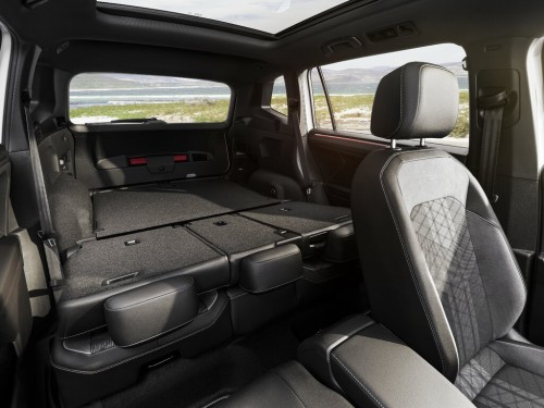 Характеристики автомобиля Volkswagen Tiguan Allspace 2.0 TSI DSG 4Motion Elegance (05.2021 - н.в.): фото, вместимость, скорость, двигатель, топливо, масса, отзывы