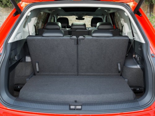 Характеристики автомобиля Volkswagen Tiguan Allspace 2.0 TSI DSG 4Motion Comfortline (09.2018 - 06.2020): фото, вместимость, скорость, двигатель, топливо, масса, отзывы