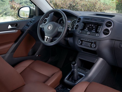 Характеристики автомобиля Volkswagen Tiguan 1.4 TSI MT Club (02.2015 - 01.2016): фото, вместимость, скорость, двигатель, топливо, масса, отзывы