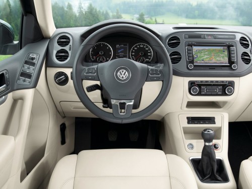 Характеристики автомобиля Volkswagen Tiguan 1.4 TSI MT Club (02.2015 - 01.2016): фото, вместимость, скорость, двигатель, топливо, масса, отзывы