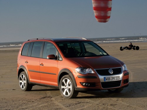 Характеристики автомобиля Volkswagen Touran 1.4 TSI DSG Conceptline 5 мест (04.2009 - 05.2010): фото, вместимость, скорость, двигатель, топливо, масса, отзывы