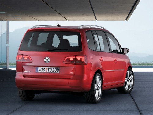 Характеристики автомобиля Volkswagen Touran 1.2 TSI MT Cup 5 мест (12.2013 - 05.2015): фото, вместимость, скорость, двигатель, топливо, масса, отзывы