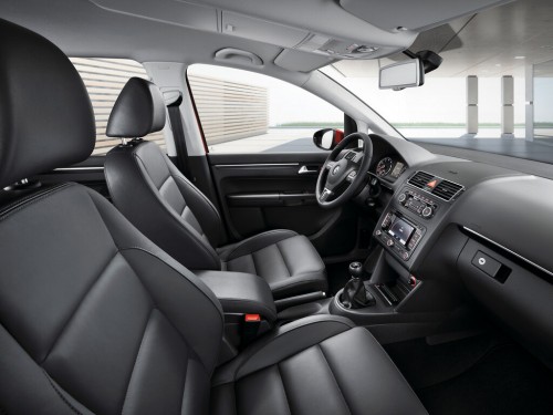 Характеристики автомобиля Volkswagen Touran 1.4 TSI DSG CrossTouran 5 мест (05.2010 - 05.2015): фото, вместимость, скорость, двигатель, топливо, масса, отзывы