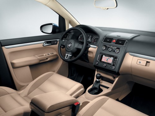 Характеристики автомобиля Volkswagen Touran 1.2 TSI MT Comfortline 5 мест (08.2010 - 05.2015): фото, вместимость, скорость, двигатель, топливо, масса, отзывы