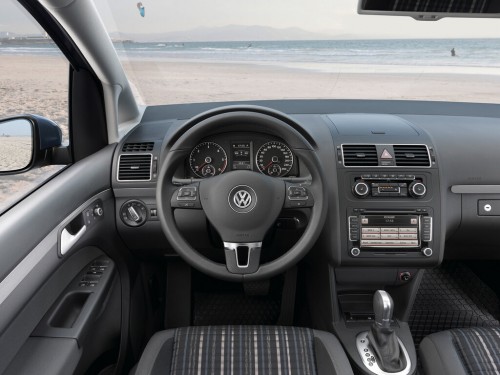 Характеристики автомобиля Volkswagen Touran 1.4 TSI DSG Life 5 мест (12.2012 - 12.2013): фото, вместимость, скорость, двигатель, топливо, масса, отзывы