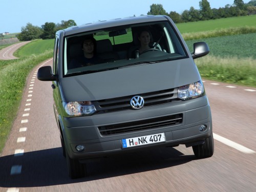 Характеристики автомобиля Volkswagen Transporter 2.0 Kombi Medium roof (08.2009 - 07.2015): фото, вместимость, скорость, двигатель, топливо, масса, отзывы