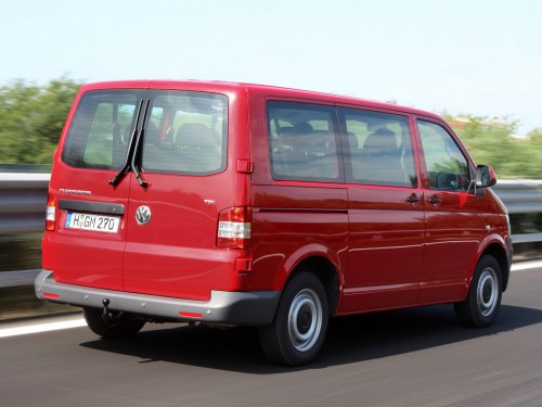 Характеристики автомобиля Volkswagen Transporter 2.0 biTDI Kombi Medium roof (08.2009 - 07.2015): фото, вместимость, скорость, двигатель, топливо, масса, отзывы