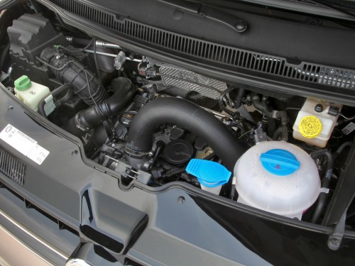 Характеристики автомобиля Volkswagen Transporter 2.0 TDI Kombi Standard roof (08.2009 - 07.2015): фото, вместимость, скорость, двигатель, топливо, масса, отзывы