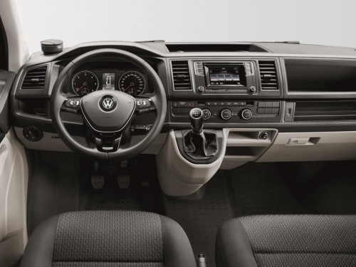Характеристики автомобиля Volkswagen Transporter 2.0 TSI DSG Kombi Long  High roof (07.2015 - 06.2018): фото, вместимость, скорость, двигатель, топливо, масса, отзывы