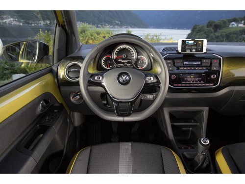 Характеристики автомобиля Volkswagen up! 1.0 BlueMotion AMT beats up! 3dr. (07.2016 - 07.2019): фото, вместимость, скорость, двигатель, топливо, масса, отзывы