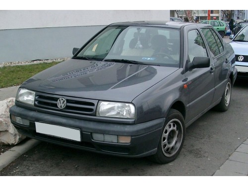 Характеристики автомобиля Volkswagen Vento 1.6 MT CL (08.1994 - 08.1995): фото, вместимость, скорость, двигатель, топливо, масса, отзывы