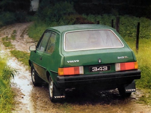 Характеристики автомобиля Volvo 343 1.4 CVT L (02.1976 - 01.1979): фото, вместимость, скорость, двигатель, топливо, масса, отзывы