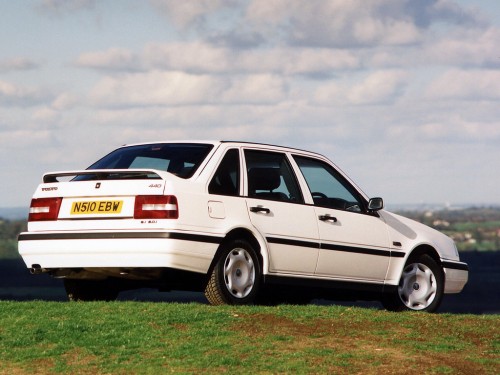 Характеристики автомобиля Volvo 440 1.9TD MT GLS (10.1993 - 09.1996): фото, вместимость, скорость, двигатель, топливо, масса, отзывы