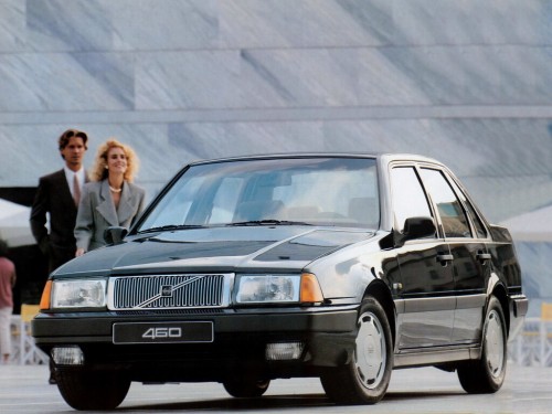 Характеристики автомобиля Volvo 460 1.7 cat. AT GLS (03.1988 - 09.1993): фото, вместимость, скорость, двигатель, топливо, масса, отзывы