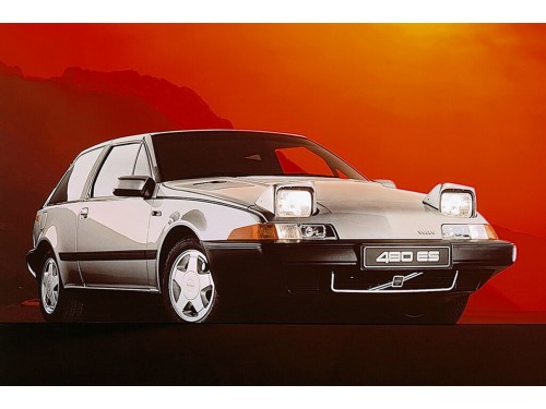 Характеристики автомобиля Volvo 480 1.7 AT ES (03.1986 - 04.1991): фото, вместимость, скорость, двигатель, топливо, масса, отзывы