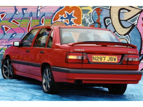 Характеристики автомобиля Volvo 850 2.3T AT 850 R (08.1995 - 12.1996): фото, вместимость, скорость, двигатель, топливо, масса, отзывы