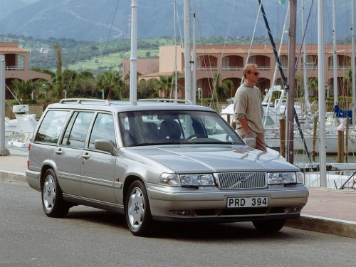 Характеристики автомобиля Volvo 960 2.5 AT 960 (09.1994 - 08.1998): фото, вместимость, скорость, двигатель, топливо, масса, отзывы