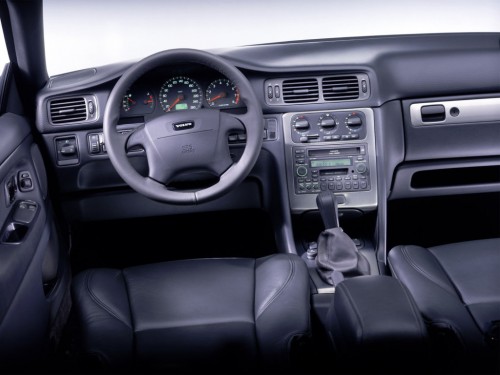 Характеристики автомобиля Volvo C70 2.0T MT C70 Coupe T5 (10.1997 - 09.2002): фото, вместимость, скорость, двигатель, топливо, масса, отзывы