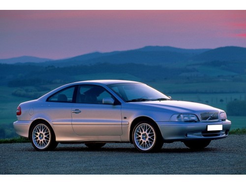 Характеристики автомобиля Volvo C70 2.4 MT C70 Coupe (10.1996 - 05.2000): фото, вместимость, скорость, двигатель, топливо, масса, отзывы