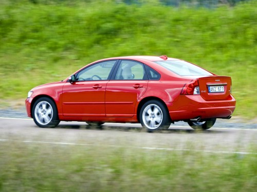 Характеристики автомобиля Volvo S40 2.0D MT FWD D4 R-Design (05.2010 - 05.2012): фото, вместимость, скорость, двигатель, топливо, масса, отзывы