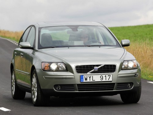 Характеристики автомобиля Volvo S40 2.0D MT FWD Base (12.2003 - 03.2007): фото, вместимость, скорость, двигатель, топливо, масса, отзывы