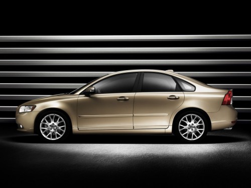 Характеристики автомобиля Volvo S40 2.0D MT FWD D3 Summum (05.2010 - 05.2012): фото, вместимость, скорость, двигатель, топливо, масса, отзывы
