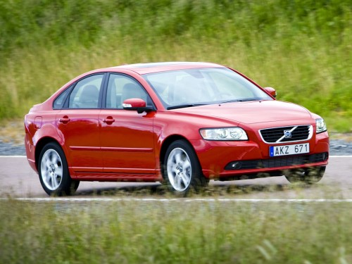 Характеристики автомобиля Volvo S40 2.0D MT FWD Base (04.2007 - 04.2010): фото, вместимость, скорость, двигатель, топливо, масса, отзывы