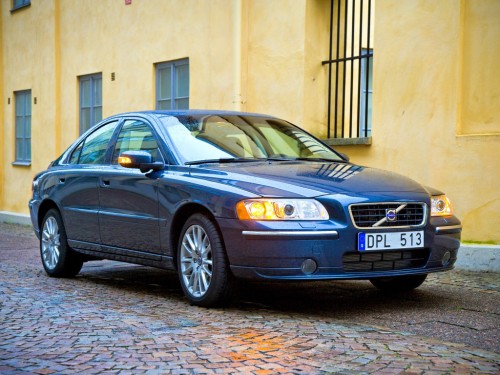 Характеристики автомобиля Volvo S60 2.4 T5 MT (05.2004 - 12.2006): фото, вместимость, скорость, двигатель, топливо, масса, отзывы