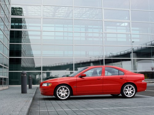 Характеристики автомобиля Volvo S60 2.4 T5 MT (05.2004 - 12.2006): фото, вместимость, скорость, двигатель, топливо, масса, отзывы