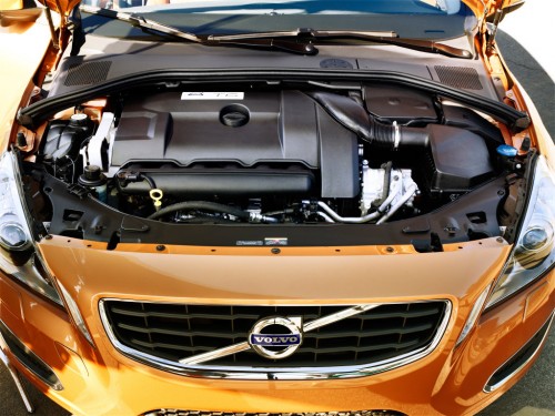 Характеристики автомобиля Volvo S60 2.0 T4 AT Momentum (12.2012 - 07.2013): фото, вместимость, скорость, двигатель, топливо, масса, отзывы