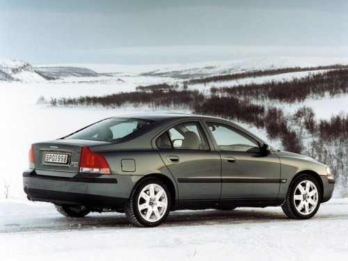 Характеристики автомобиля Volvo S60 2.0T MT Сomfort (04.2003 - 04.2004): фото, вместимость, скорость, двигатель, топливо, масса, отзывы