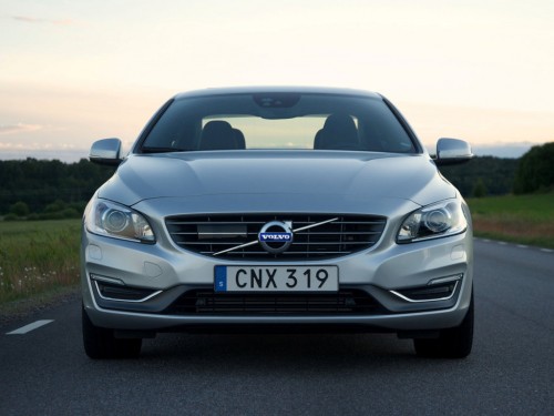 Характеристики автомобиля Volvo S60 1.6 D2 MT Kinetic (08.2013 - 02.2015): фото, вместимость, скорость, двигатель, топливо, масса, отзывы