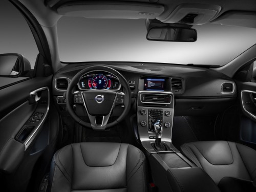 Характеристики автомобиля Volvo S60 1.6 D2 MT Summum (08.2013 - 02.2015): фото, вместимость, скорость, двигатель, топливо, масса, отзывы