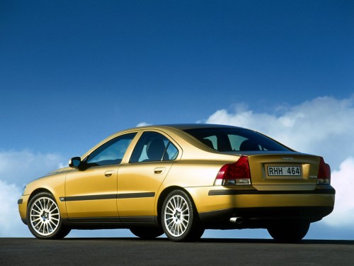 Характеристики автомобиля Volvo S60 2.0T MT Base (04.2003 - 04.2004): фото, вместимость, скорость, двигатель, топливо, масса, отзывы