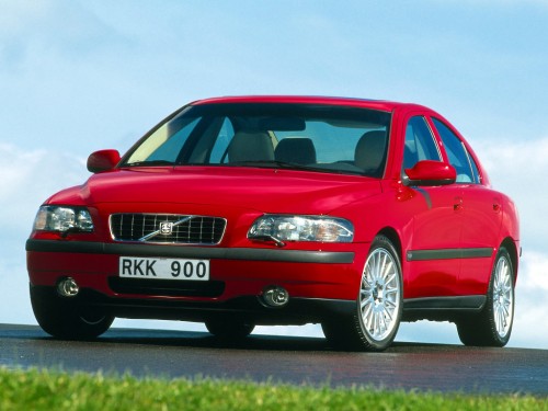Характеристики автомобиля Volvo S60 2.0T MT Сomfort (09.2001 - 03.2003): фото, вместимость, скорость, двигатель, топливо, масса, отзывы