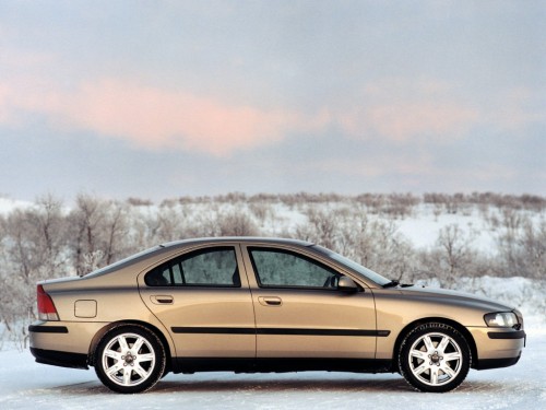 Характеристики автомобиля Volvo S60 2.0T MT Сomfort (09.2001 - 03.2003): фото, вместимость, скорость, двигатель, топливо, масса, отзывы