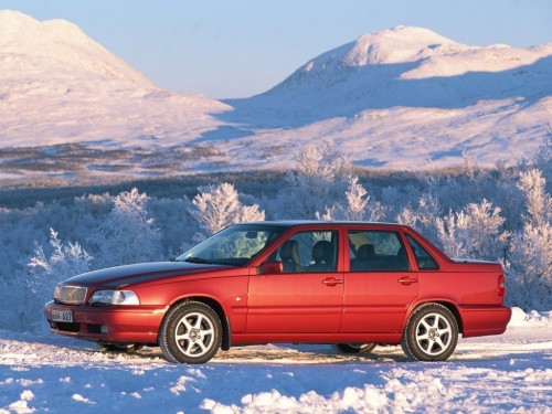 Характеристики автомобиля Volvo S70 2.4 20V MT (11.1996 - 10.1998): фото, вместимость, скорость, двигатель, топливо, масса, отзывы