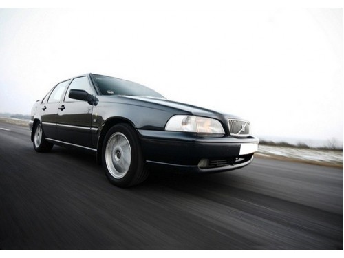 Характеристики автомобиля Volvo S70 2.3 T5 AT AWD R (07.1997 - 10.1998): фото, вместимость, скорость, двигатель, топливо, масса, отзывы