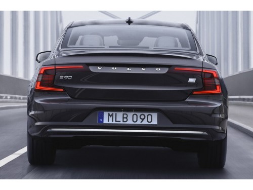Характеристики автомобиля Volvo S90 2.0 B5 mild hybrid Geartronic Momentum (08.2021 - 04.2022): фото, вместимость, скорость, двигатель, топливо, масса, отзывы