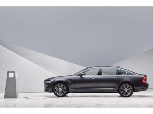 Характеристики автомобиля Volvo S90 2.0 B5 mild hybrid Geartronic Momentum (08.2021 - 04.2022): фото, вместимость, скорость, двигатель, топливо, масса, отзывы
