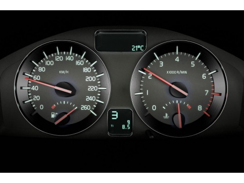 Характеристики автомобиля Volvo V50 2.0F MT Base (11.2009 - 04.2010): фото, вместимость, скорость, двигатель, топливо, масса, отзывы