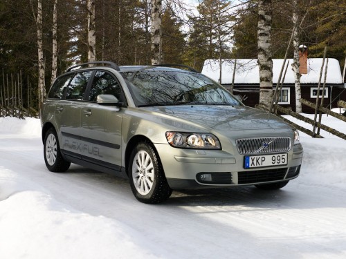 Характеристики автомобиля Volvo V50 2.5 MT T5 Kinetic (12.2003 - 03.2007): фото, вместимость, скорость, двигатель, топливо, масса, отзывы