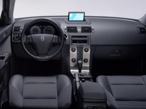 Характеристики автомобиля Volvo V50 2.5 MT AWD T5 Base (12.2003 - 03.2007): фото, вместимость, скорость, двигатель, топливо, масса, отзывы