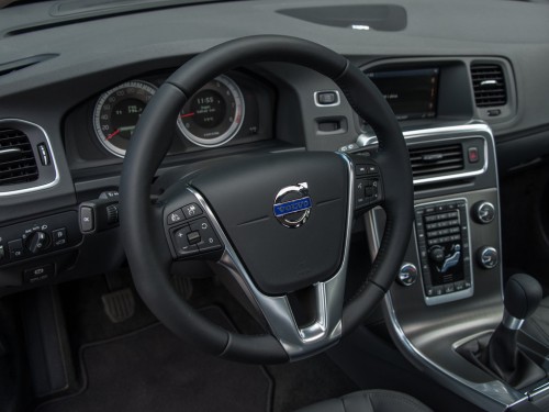 Характеристики автомобиля Volvo V60 2.0 D3 Geartronic Kinetic (05.2012 - 10.2013): фото, вместимость, скорость, двигатель, топливо, масса, отзывы
